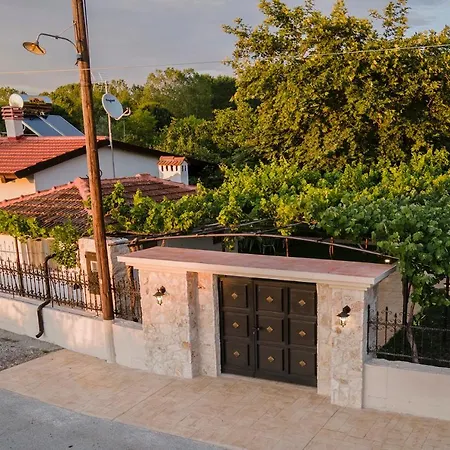 アパート La Varik 2 *